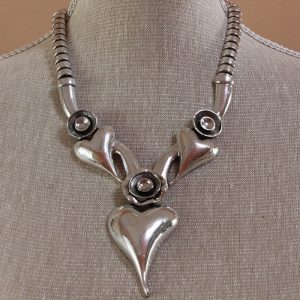 Three Hearts Design Necklace