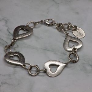 Kateland heart bracelet